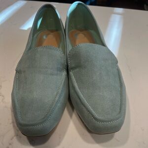Journee Tullie woman’s slip ons, square toe loafer flats. Size 12.